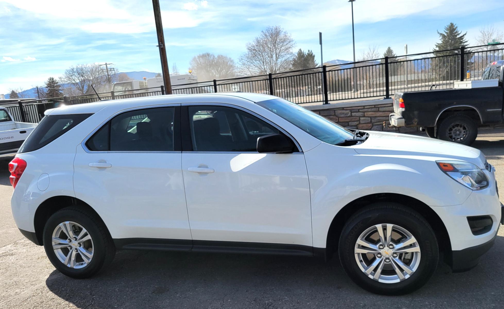 2017 White /Black Chevrolet Equinox LS 2WD (2GNALAEK3H1) with an 2.4L L4 DOHC 16V FFV engine, 6A transmission, located at 450 N Russell, Missoula, MT, 59801, (406) 543-6600, 46.874496, -114.017433 - Nice Front Wheel Drive SUV. 2.4L I4 Engine. 6 Speed Automatic Transmission. Bluetooth. Backup Camera. Air. Cruise. Tilt. Power Windows and Locks. - Photo #4